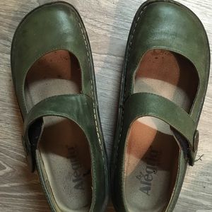 🌻🌻MOVING SALE🌻🌻 Green leather Maryjanes